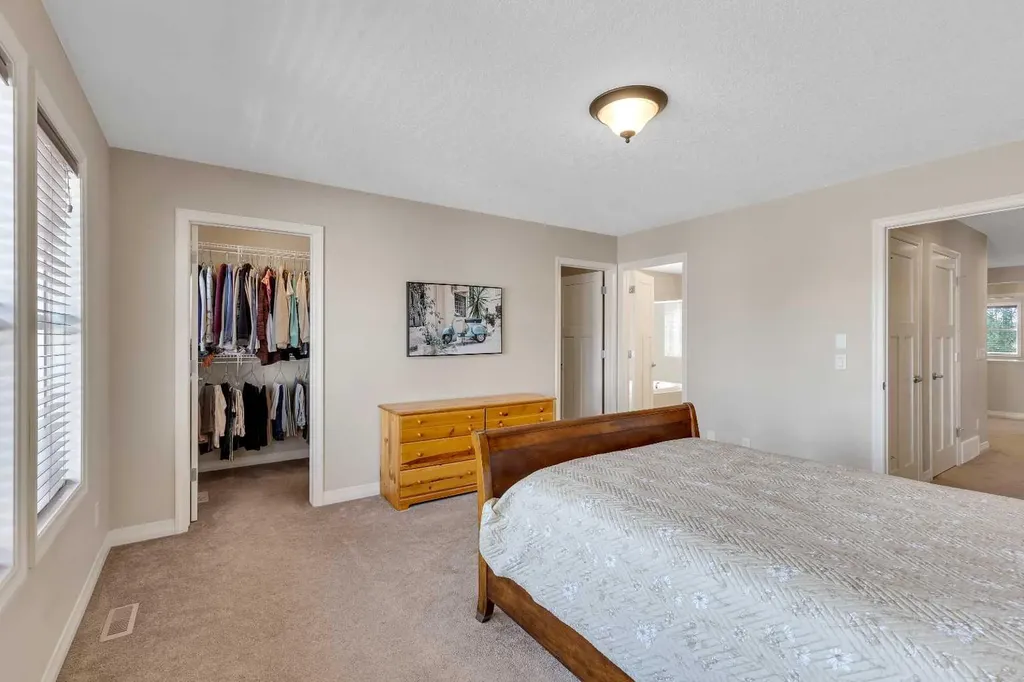 224 Panamount Point NW Calgary AB T3K 0H8