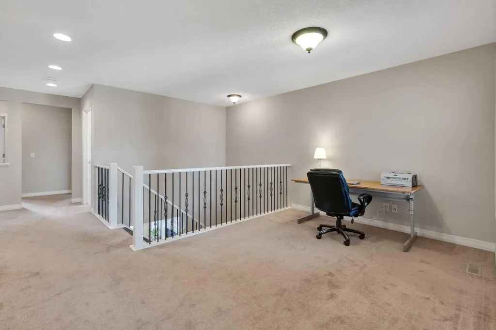 224 Panamount Point NW Calgary AB T3K 0H8