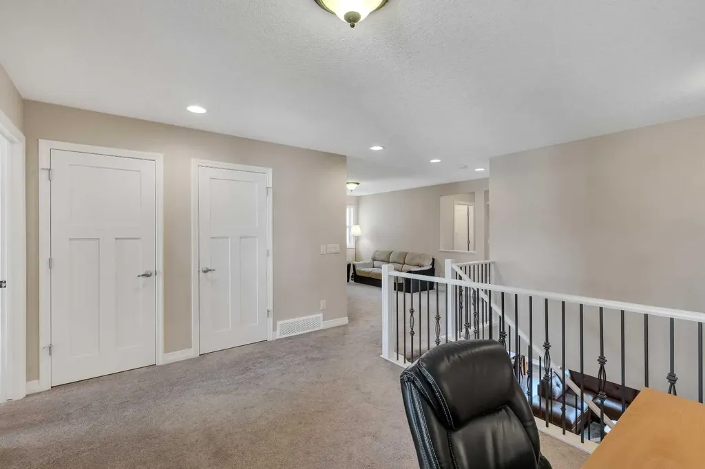 224 Panamount Point NW Calgary AB T3K 0H8