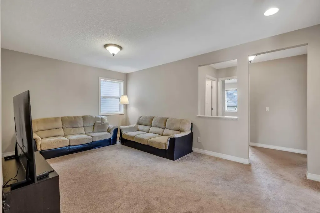 224 Panamount Point NW Calgary AB T3K 0H8