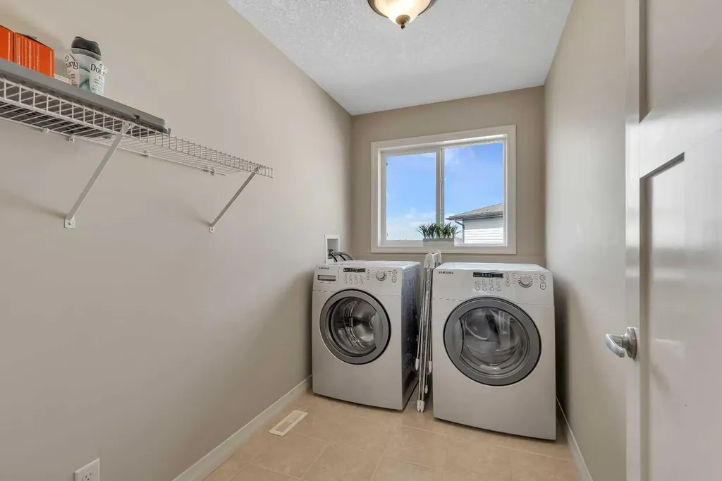 224 Panamount Point NW Calgary AB T3K 0H8