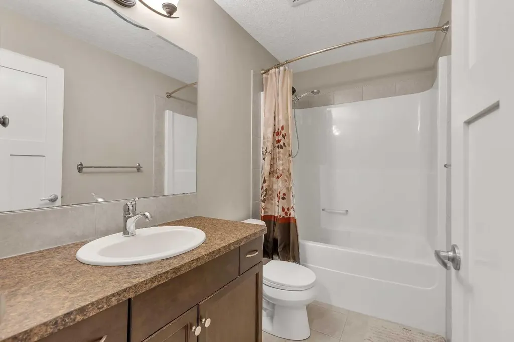 224 Panamount Point NW Calgary AB T3K 0H8