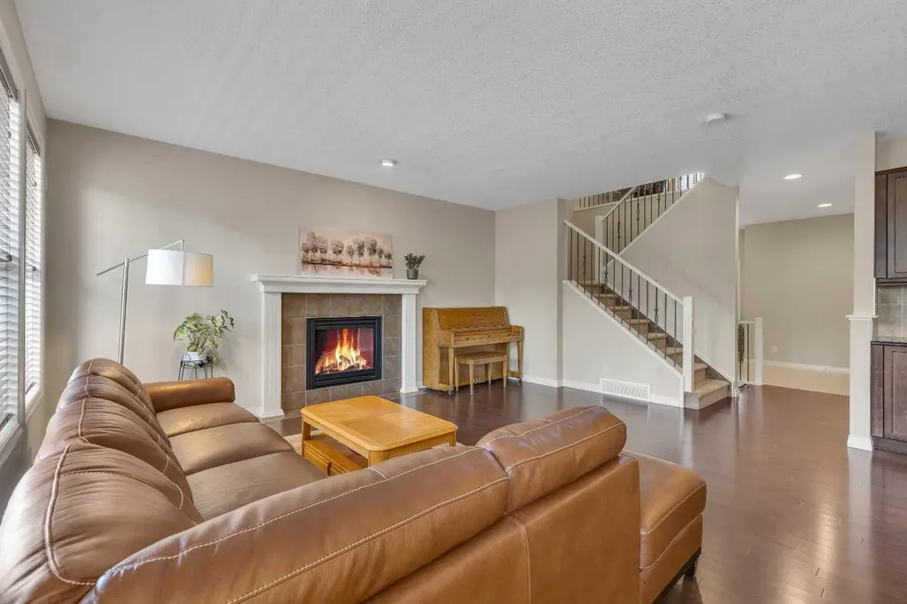 224 Panamount Point NW Calgary AB T3K 0H8