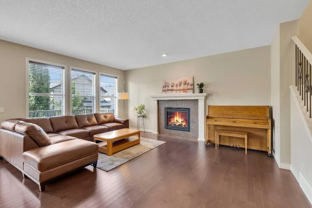 224 Panamount Point NW Calgary AB T3K 0H8