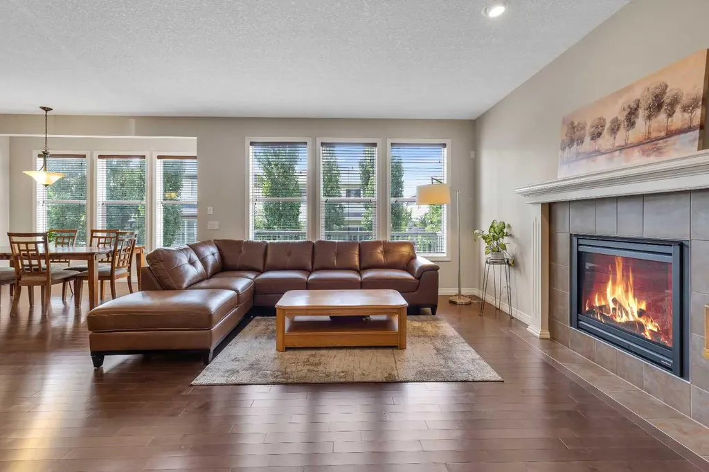 224 Panamount Point NW Calgary AB T3K 0H8