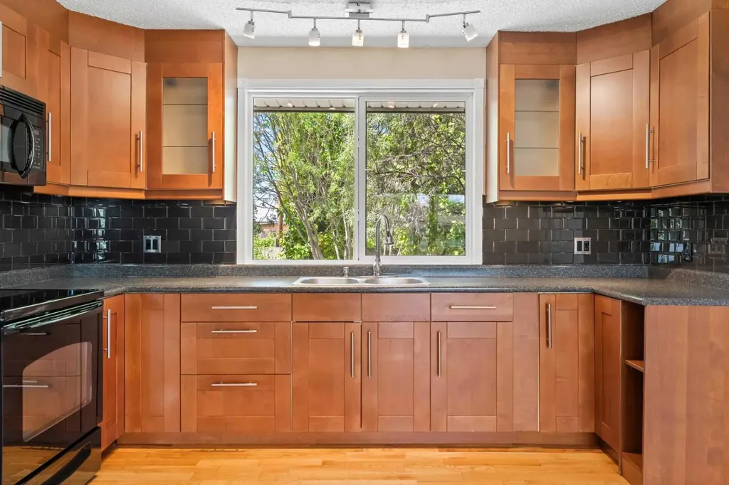3243 Dover Crescent SE Calgary AB T2B 2E6