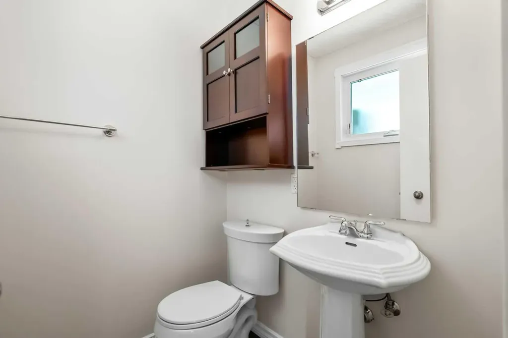 3243 Dover Crescent SE Calgary AB T2B 2E6