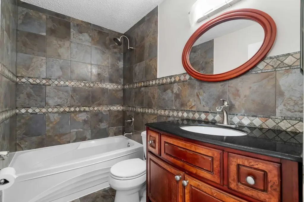 3243 Dover Crescent SE Calgary AB T2B 2E6