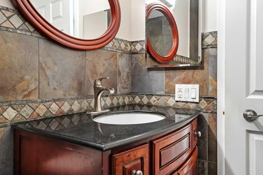 3243 Dover Crescent SE Calgary AB T2B 2E6