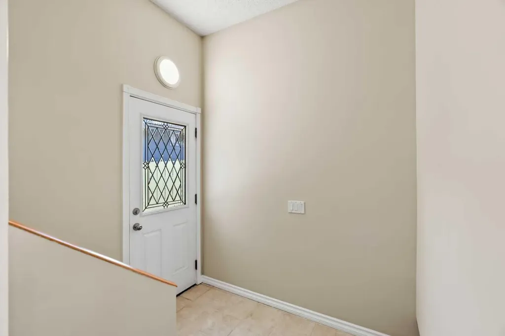 3243 Dover Crescent SE Calgary AB T2B 2E6