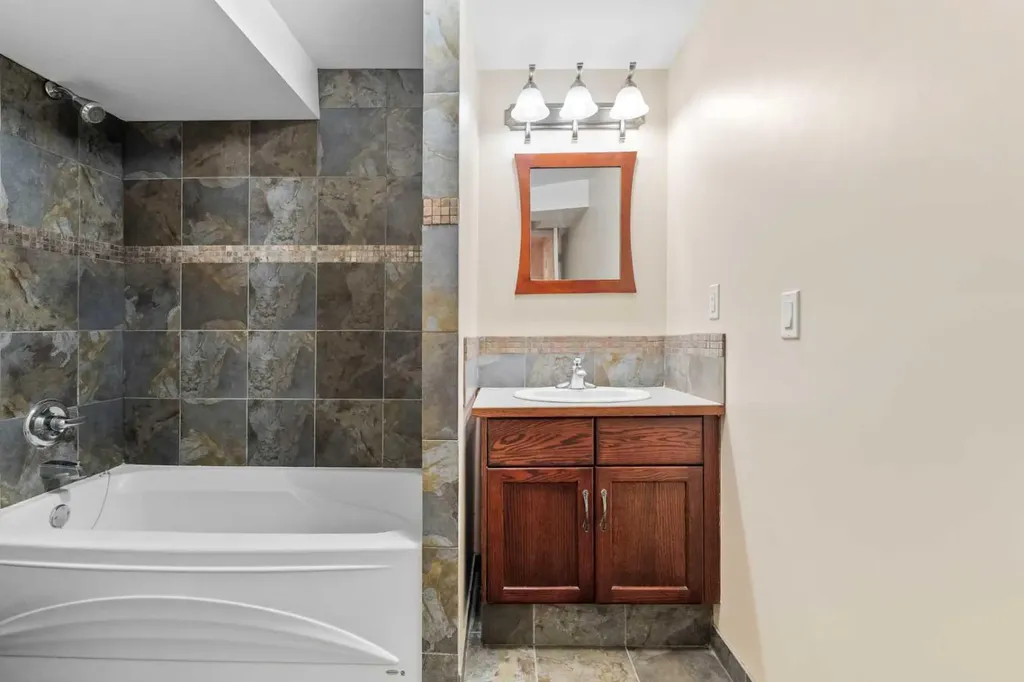 3243 Dover Crescent SE Calgary AB T2B 2E6