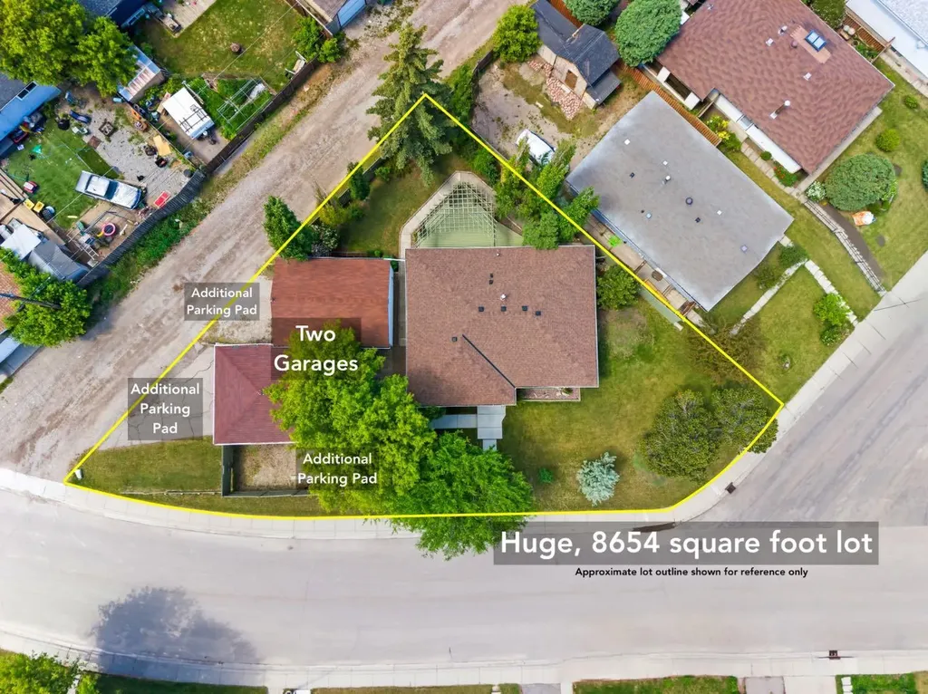 3243 Dover Crescent SE Calgary AB T2B 2E6