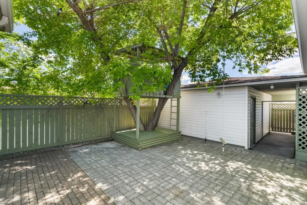 3243 Dover Crescent SE Calgary AB T2B 2E6