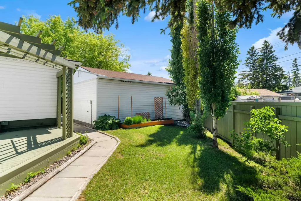 3243 Dover Crescent SE Calgary AB T2B 2E6