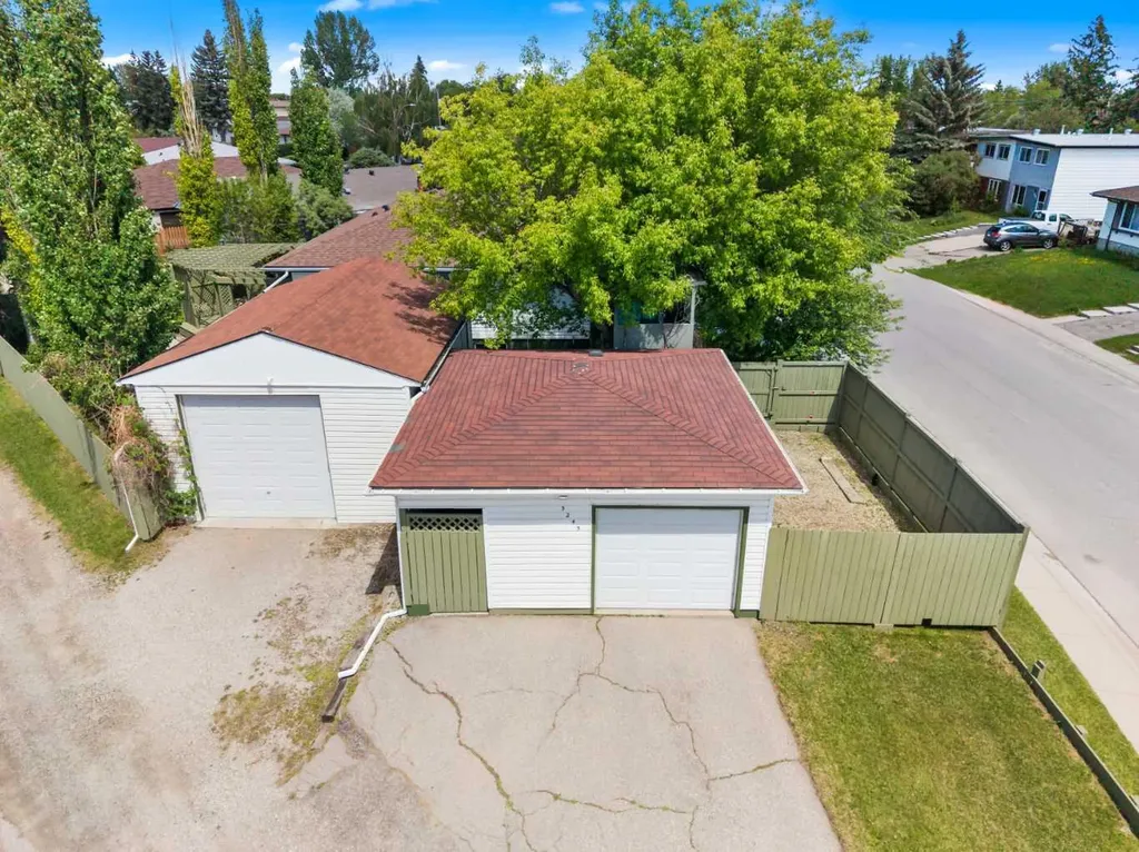 3243 Dover Crescent SE Calgary AB T2B 2E6