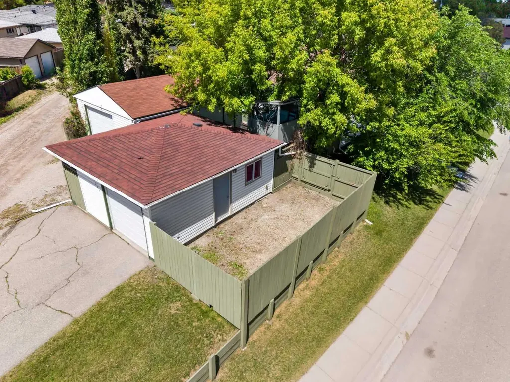 3243 Dover Crescent SE Calgary AB T2B 2E6