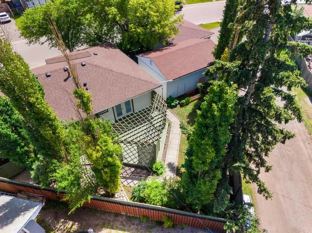 3243 Dover Crescent SE Calgary AB T2B 2E6