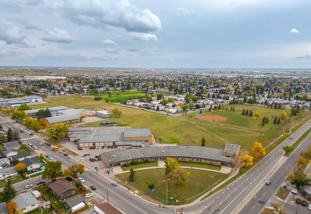 3243 Dover Crescent SE Calgary AB T2B 2E6
