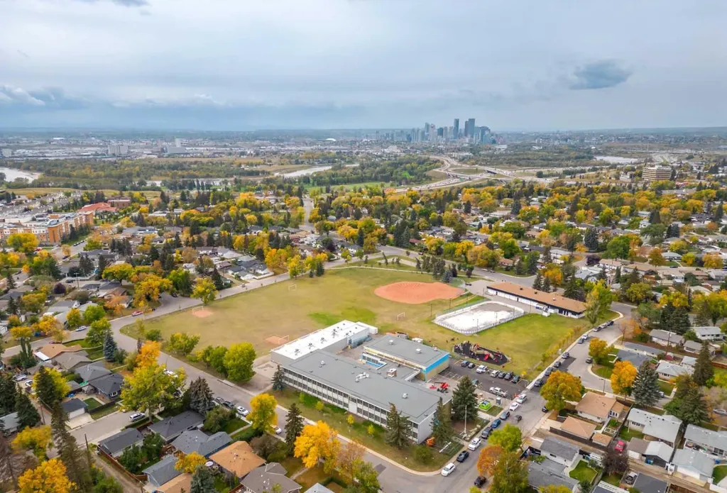 3243 Dover Crescent SE Calgary AB T2B 2E6