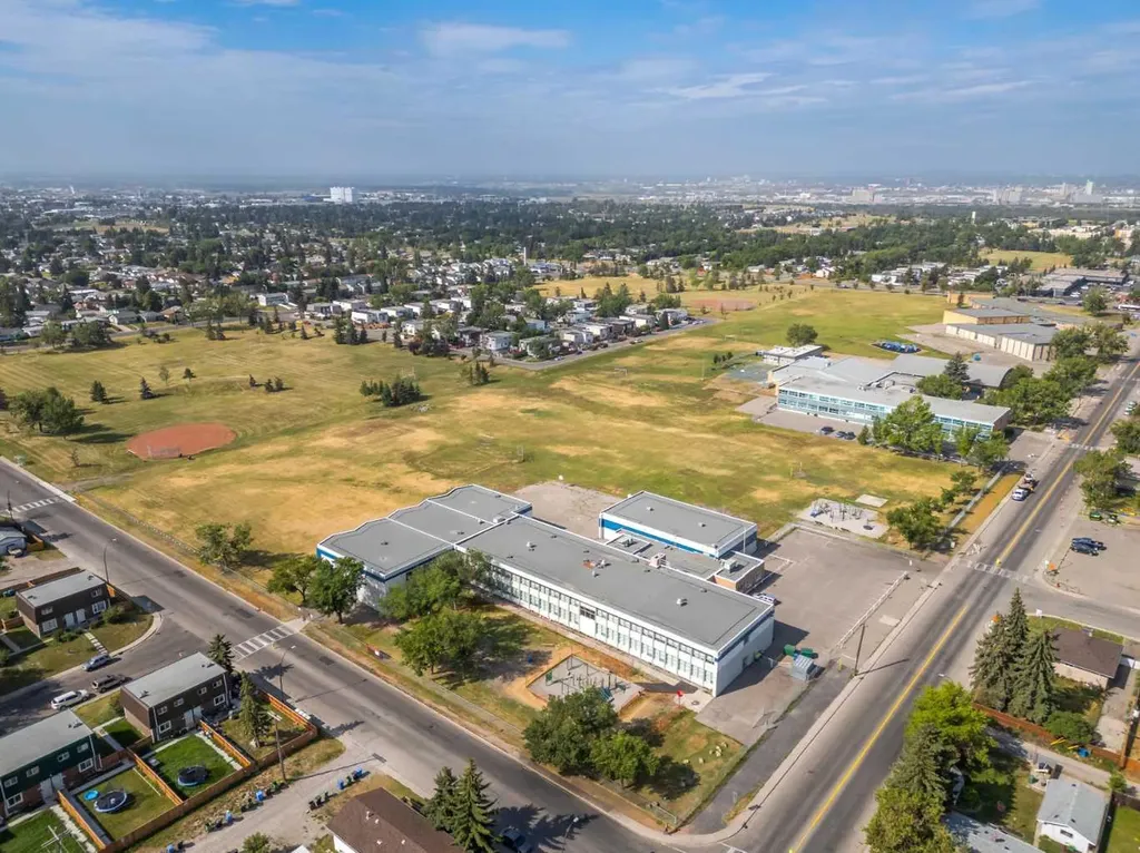 3243 Dover Crescent SE Calgary AB T2B 2E6