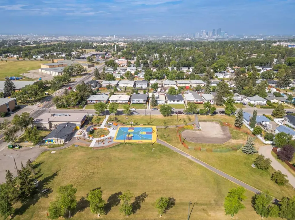 3243 Dover Crescent SE Calgary AB T2B 2E6