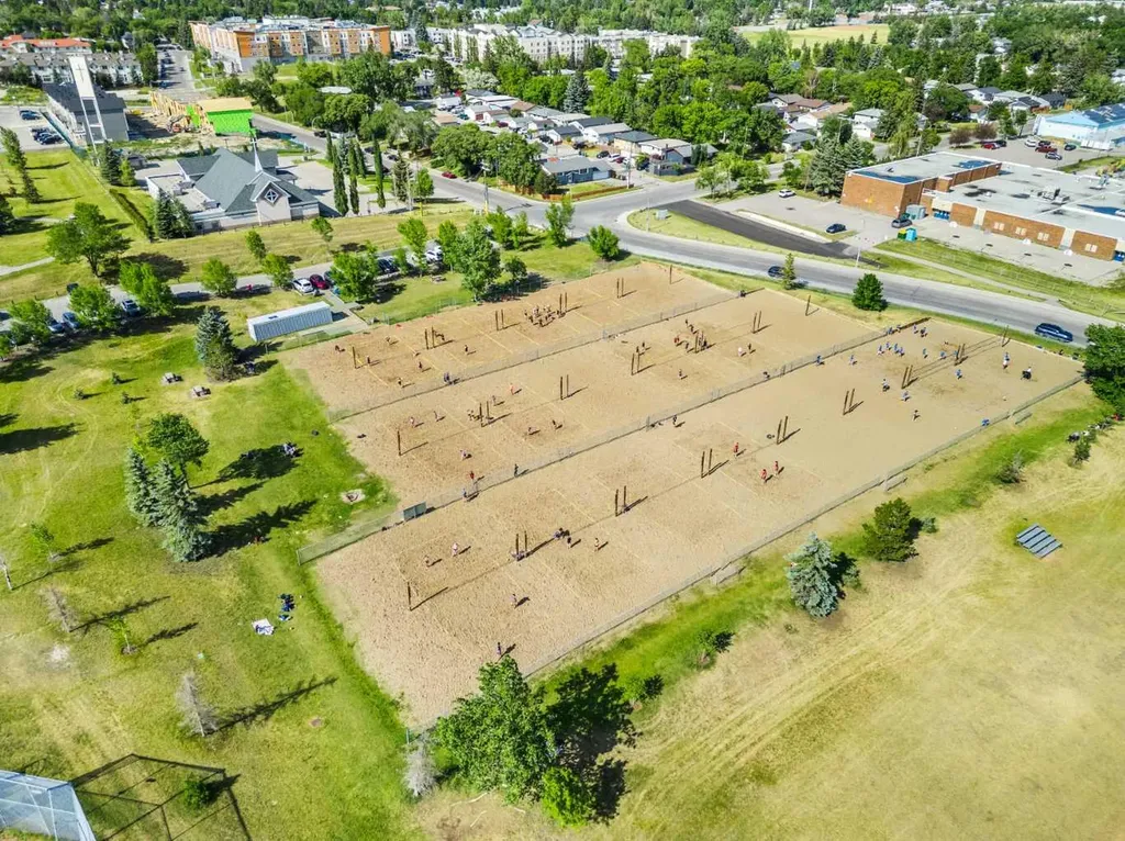 3243 Dover Crescent SE Calgary AB T2B 2E6