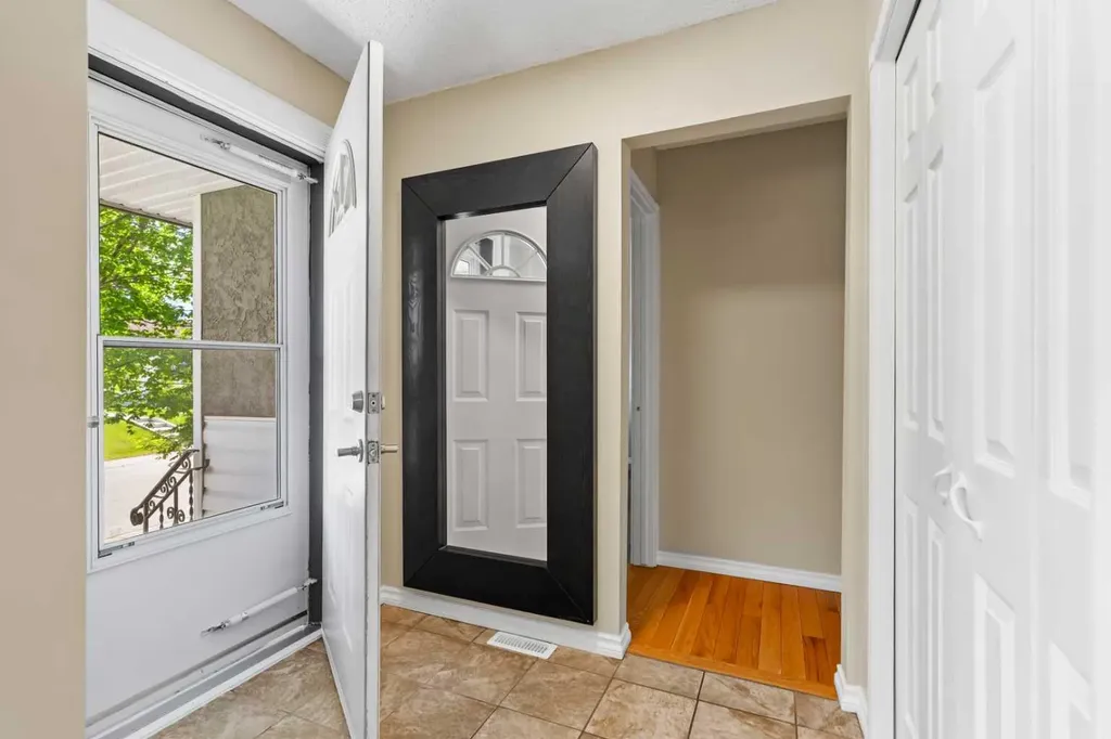 3243 Dover Crescent SE Calgary AB T2B 2E6