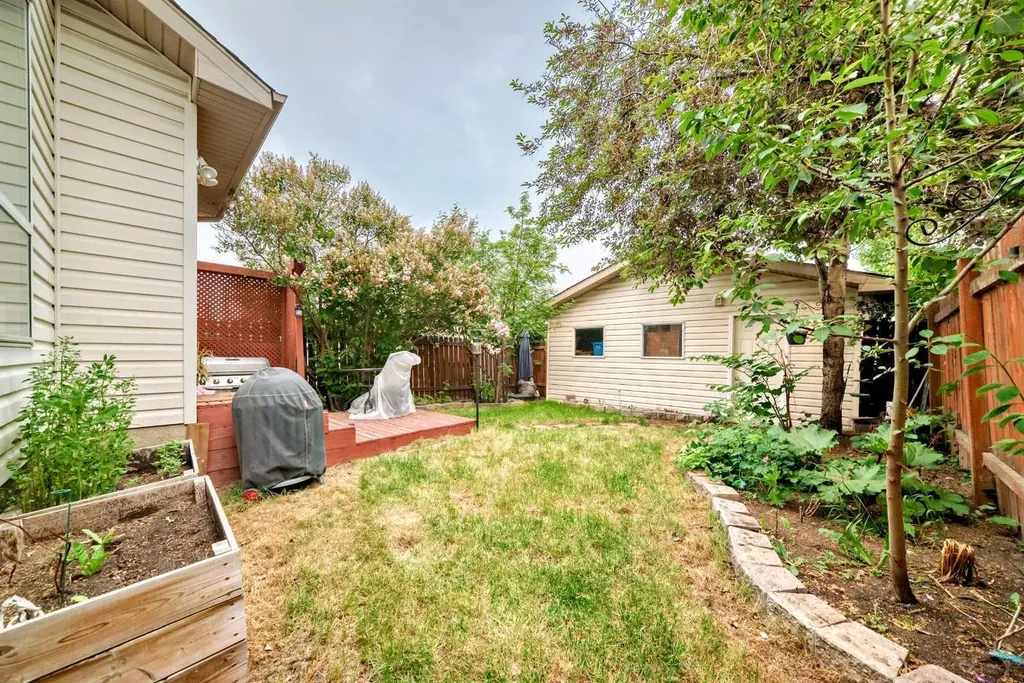 132 Hidden Hills Road NW Calgary AB T3A 5Y2