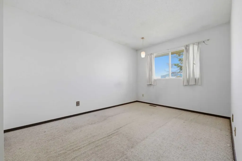 222 Marlborough Way NE Calgary AB T2A6R9