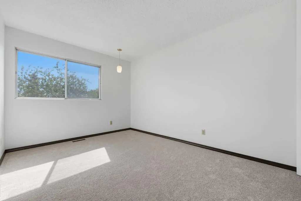 222 Marlborough Way NE Calgary AB T2A6R9