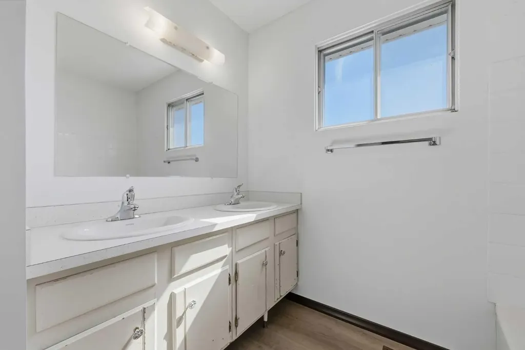 222 Marlborough Way NE Calgary AB T2A6R9