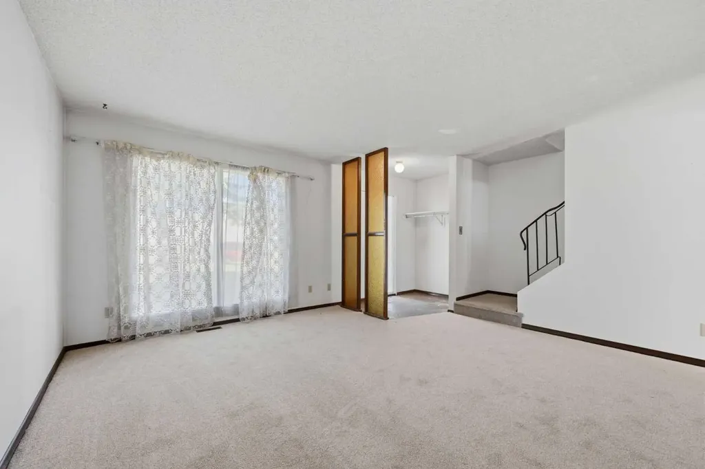222 Marlborough Way NE Calgary AB T2A6R9