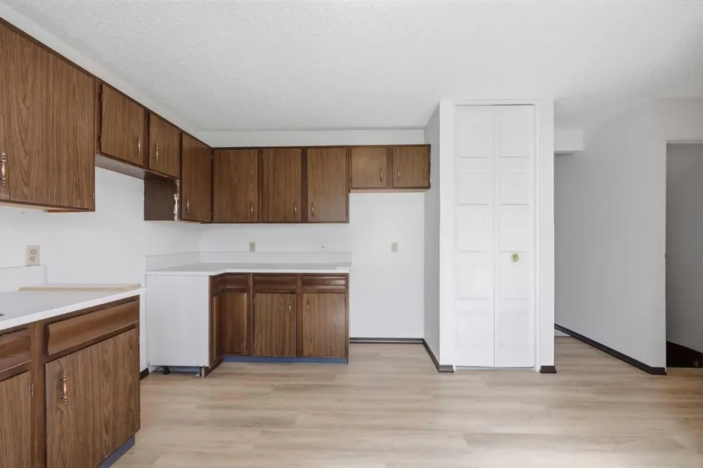 222 Marlborough Way NE Calgary AB T2A6R9