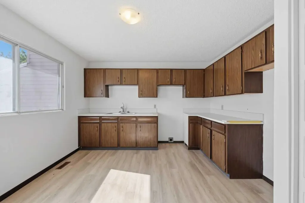 222 Marlborough Way NE Calgary AB T2A6R9