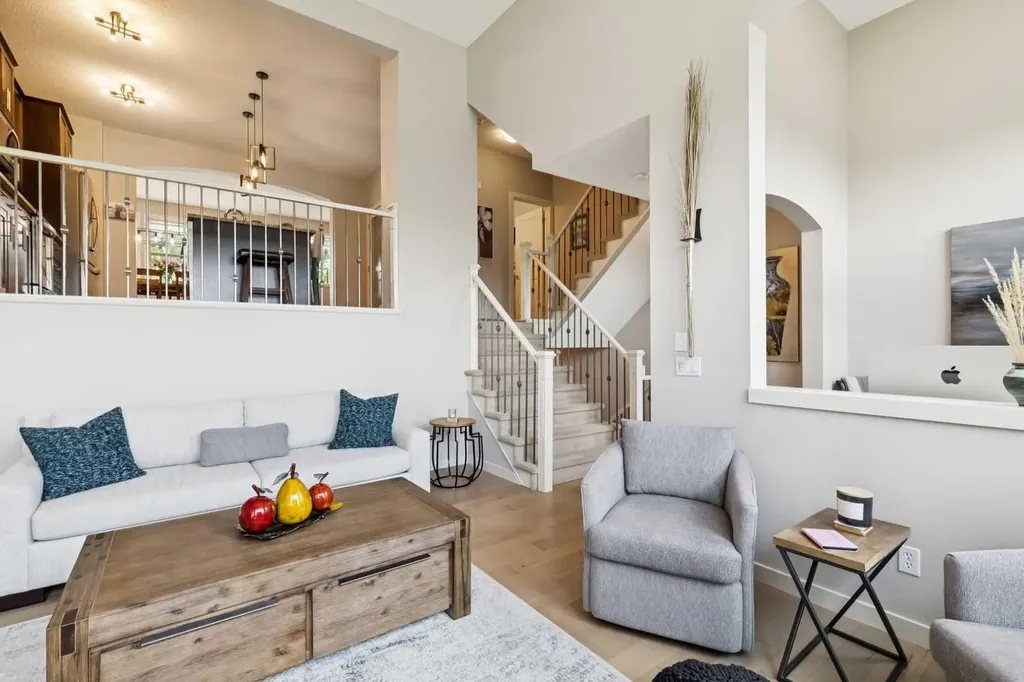 9041 Wentworth Avenue SW Calgary AB T3H 0A9