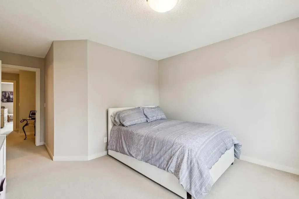9041 Wentworth Avenue SW Calgary AB T3H 0A9
