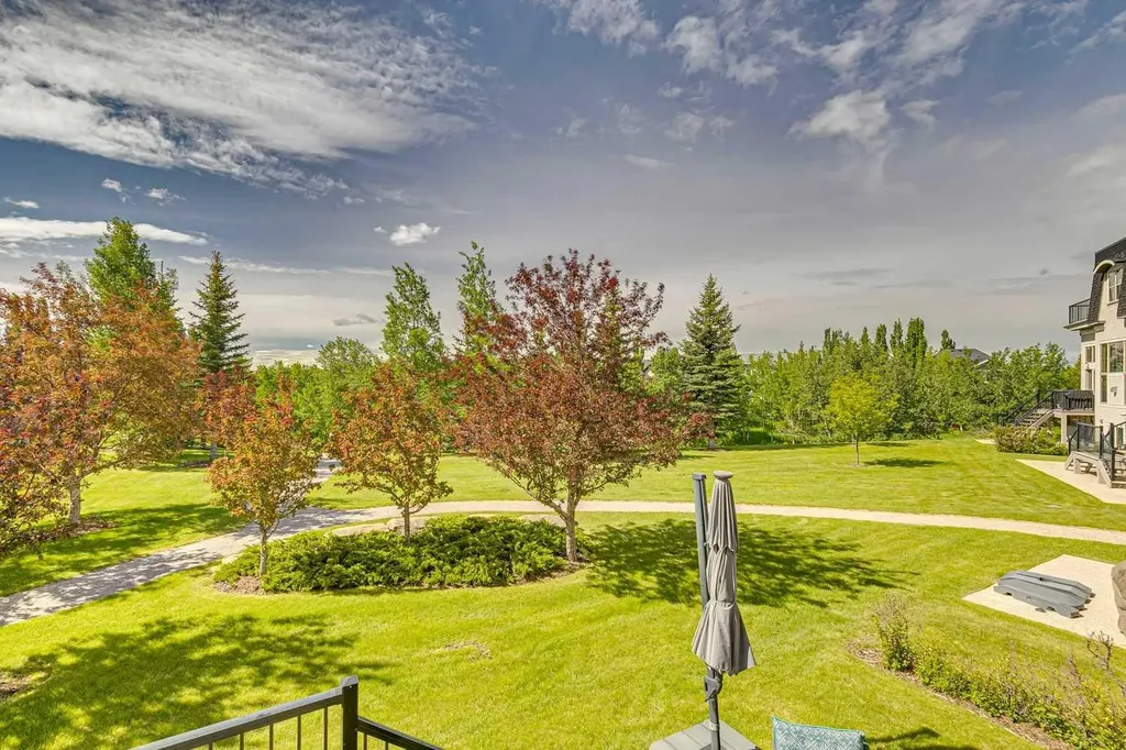 9041 Wentworth Avenue SW Calgary AB T3H 0A9