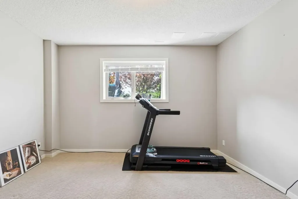 9041 Wentworth Avenue SW Calgary AB T3H 0A9