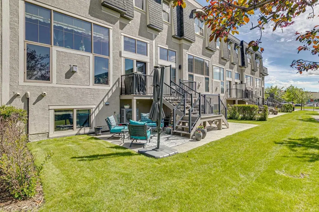 9041 Wentworth Avenue SW Calgary AB T3H 0A9