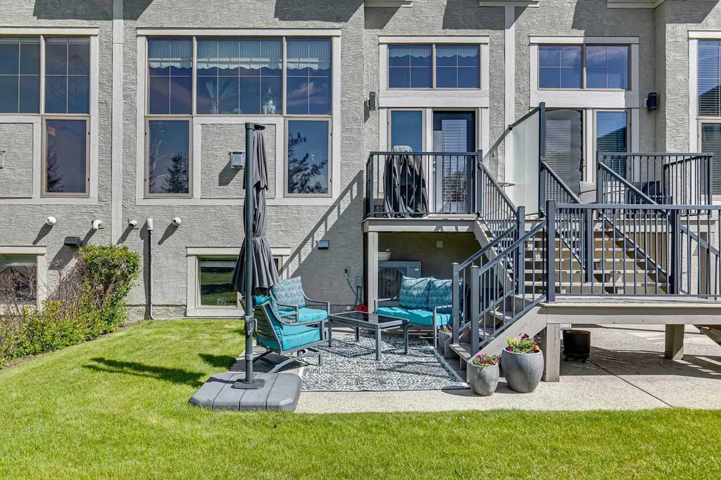 9041 Wentworth Avenue SW Calgary AB T3H 0A9