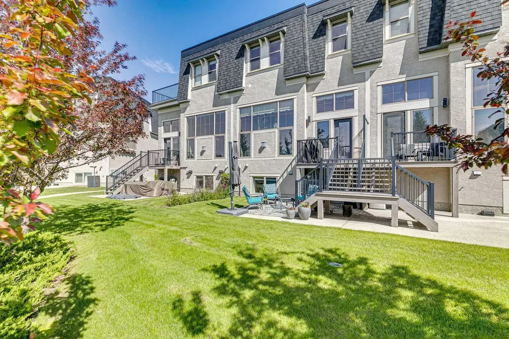 9041 Wentworth Avenue SW Calgary AB T3H 0A9