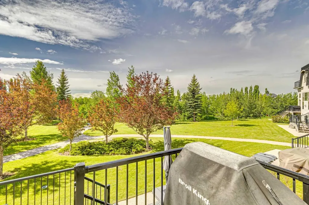 9041 Wentworth Avenue SW Calgary AB T3H 0A9