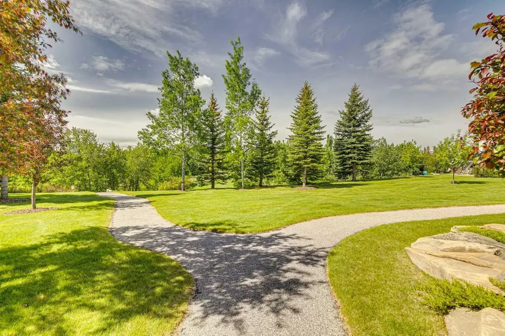 9041 Wentworth Avenue SW Calgary AB T3H 0A9