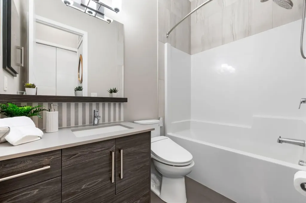 122 Mahogany Centre SE Calgary AB T2M 2Y1