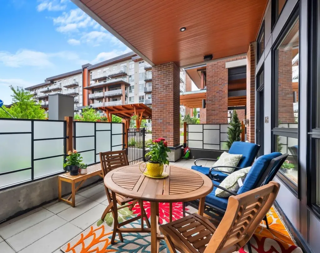 122 Mahogany Centre SE Calgary AB T2M 2Y1