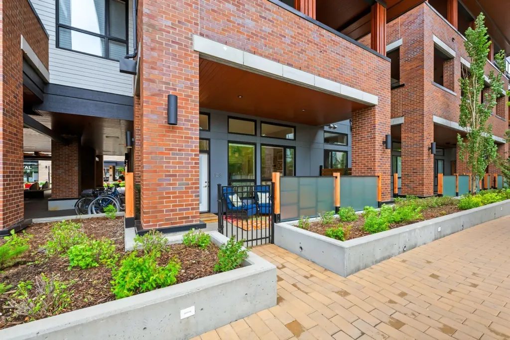 122 Mahogany Centre SE Calgary AB T2M 2Y1