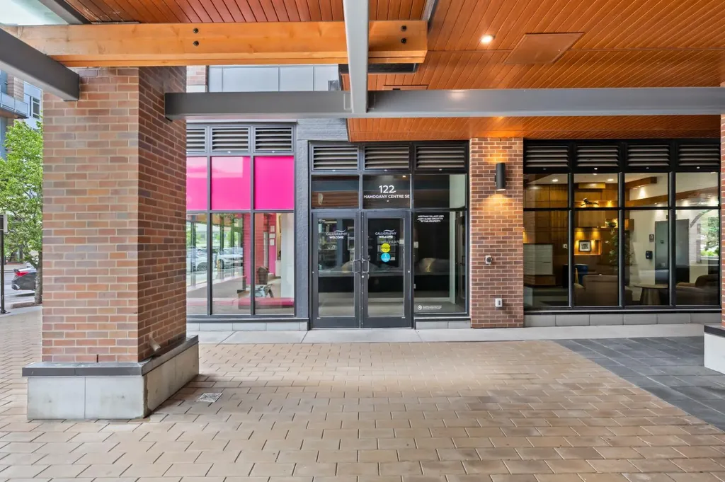 122 Mahogany Centre SE Calgary AB T2M 2Y1