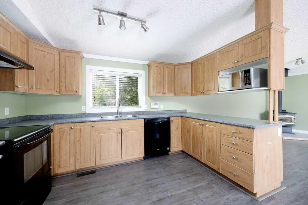 132 Greentree Crescent Fort Mcmurray AB T9H 3Y2
