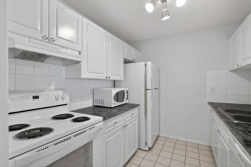 1735 11 Avenue SW Calgary AB T3C 2S9