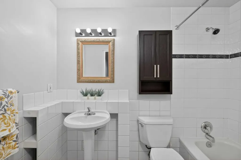 1735 11 Avenue SW Calgary AB T3C 2S9